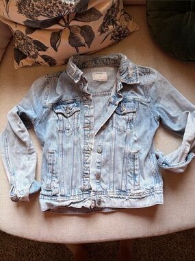 Old Navy Light Wash Distressed Denim Jacket - Women's
